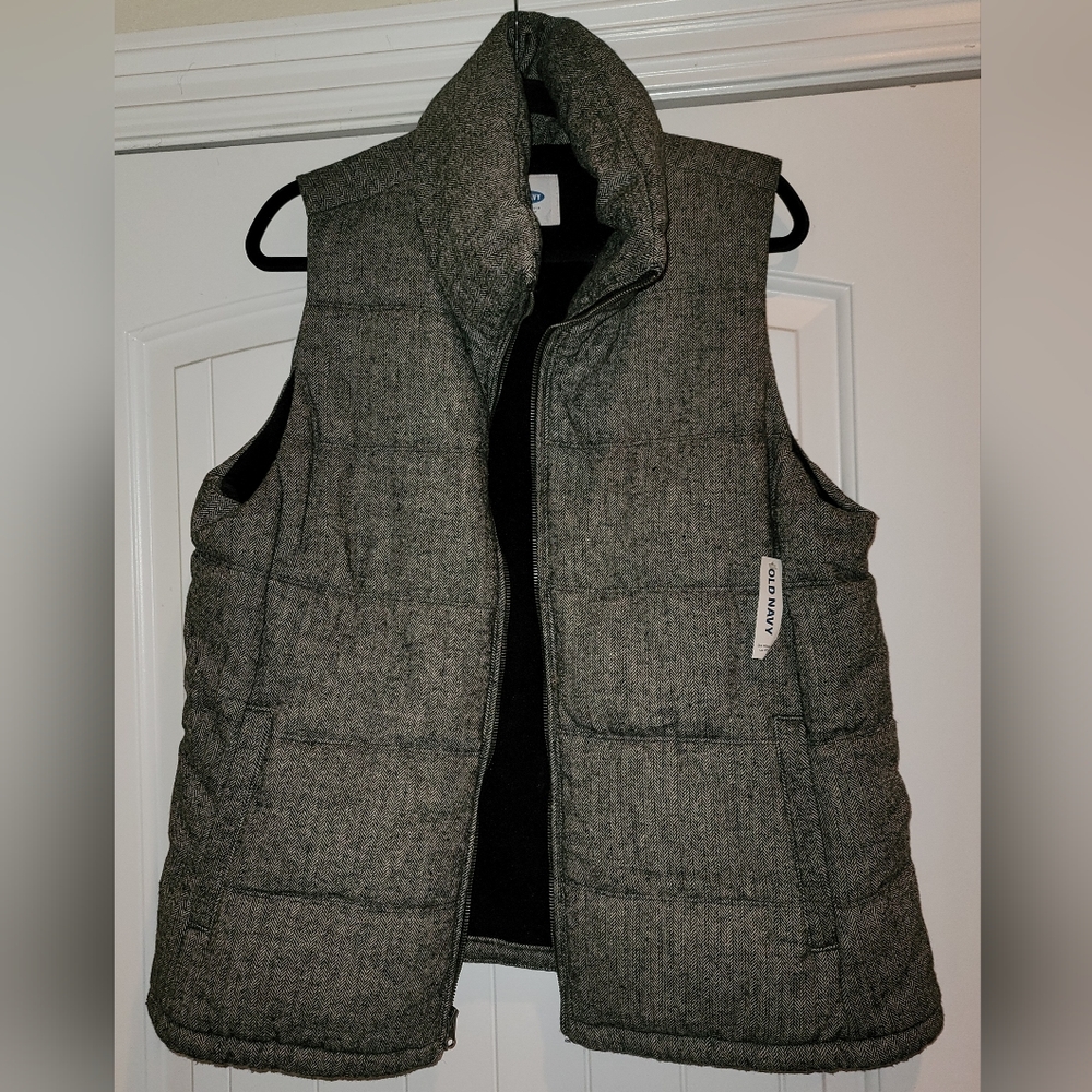 Old Navy Puffer Vest Women's NWT